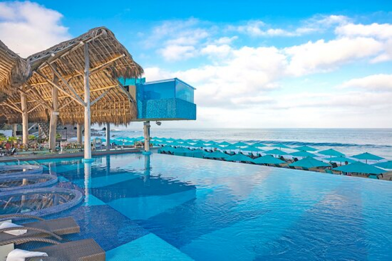 Mantamar Beach Club Bar & Sushi, Puerto Vallarta