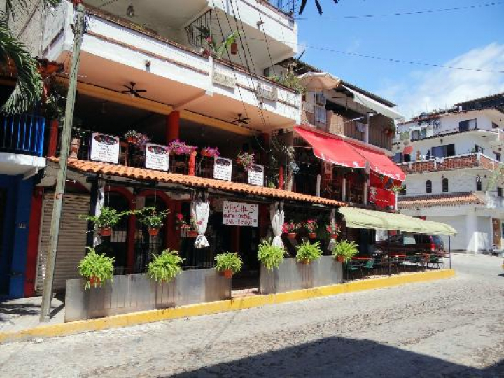 Apache’s Martini & Cocktail Bar, Puerto Vallarta