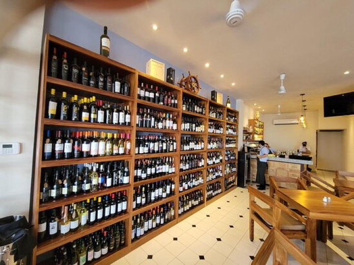 Vina & Salvatore’s Wine Bar, Puerto Vallarta